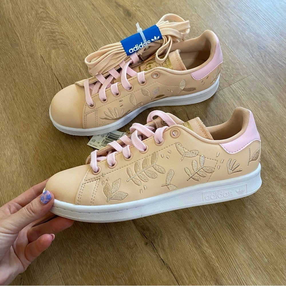 Adidas Stan Smith Embroidered Floral Women’s Sneakers Peach